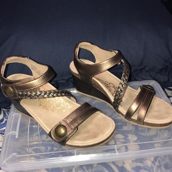 aetrex georgia sandals
